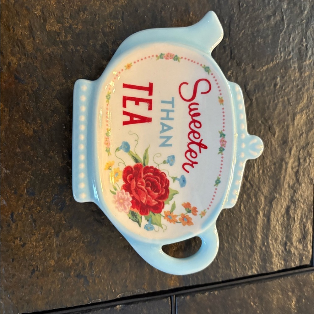 Charming Blue and White Teapot-Shaped Spoon Rest